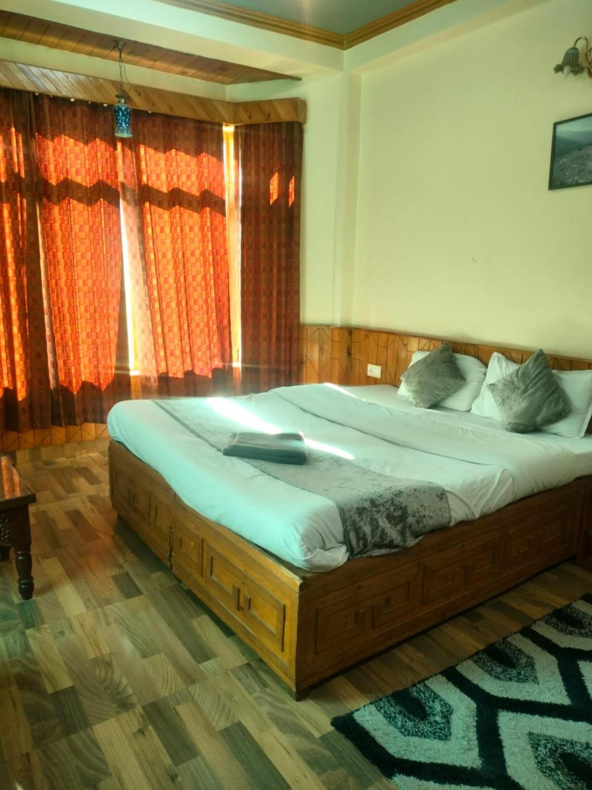 Govind Royal Stay Manāli Buitenkant foto